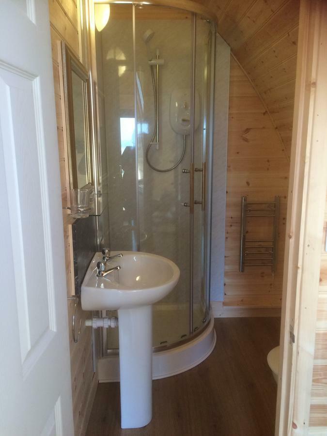 Вилла Loch Shin Glamping Pods Лэрг Экстерьер фото
